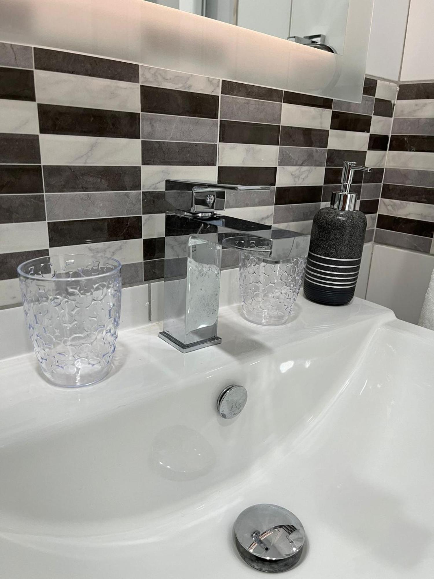Sea Breeze, Spacious 2-Bedroom Lux Seaside Apartments San Pawl il-Baħar Eksteriør bilde